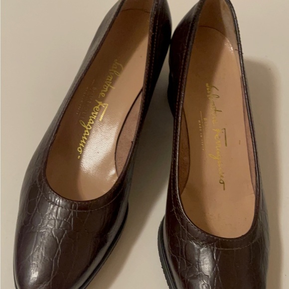 Salvatore Ferragamo lightweight brown shoes wedges heels,comfy gorgeous design. - Picture 5 of 11